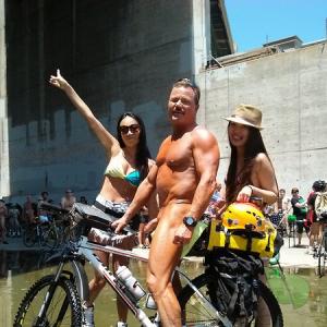 A nude couple winning outdoors